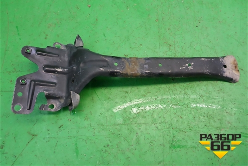 Кронштейн передней панели центральный для Volkswagen Touareg c 2002-2010г (Туарег)