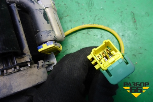 Ремень безопасности передний правый с пиропатроном (7L0857706D) для Volkswagen Touareg c 2002-2010г (Туарег)