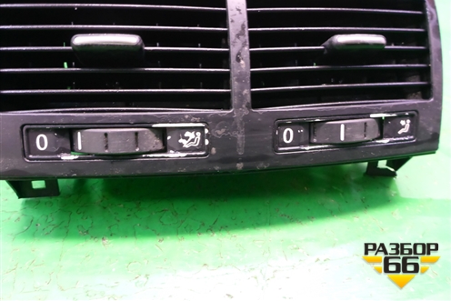 Дефлектор воздушный центральный (7L6857923) для Volkswagen Touareg c 2002-2010г (Туарег)