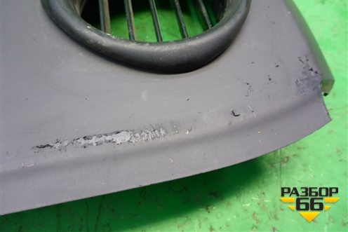 Накладка на торпедо (боковая правая) (7L6857176G) для Volkswagen Touareg c 2002-2010г (Туарег)