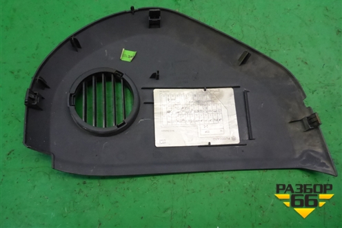 Накладка на торпедо (боковая правая) (7L6857176G) для Volkswagen Touareg c 2002-2010г (Туарег)