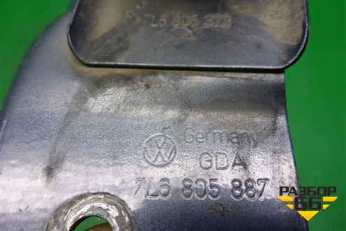 Кронштейн амортизатора капота левый (7L6805887) для Volkswagen Touareg c 2002-2010г (Туарег)