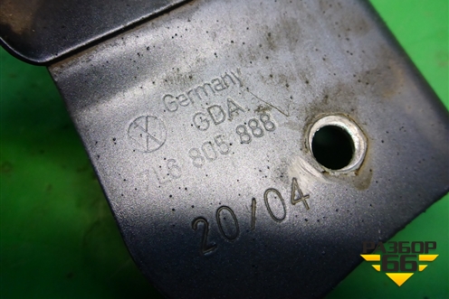 Кронштейн амортизатора капота правый (7L6805888) для Volkswagen Touareg c 2002-2010г (Туарег)