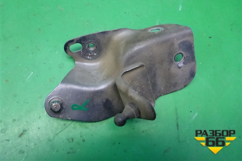 Кронштейн амортизатора капота правый (7L6805888) для Volkswagen Touareg c 2002-2010г (Туарег)