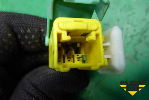 Ремень безопасности задний правый с пиропатроном (7L6857806A) для Volkswagen Touareg c 2002-2010г (Туарег)