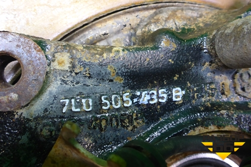 Кулак задний левый (7L0505435B) для Volkswagen Touareg c 2002-2010г (Туарег)