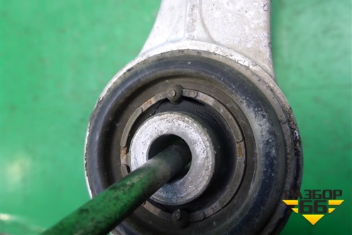 Рычаг передний правый верхний для Volkswagen Touareg c 2002-2010г (Туарег)