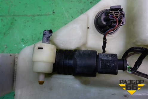 Бачок омывателя лобового стекла (7L0955453D) для Volkswagen Touareg c 2002-2010г (Туарег)