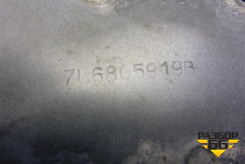 Кронштейн переднего крыла левый (7L6805919B) для Volkswagen Touareg c 2002-2010г (Туарег)