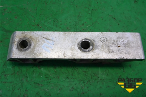 Кронштейн переднего стабилизатора (7L0411063B) для Volkswagen Touareg c 2002-2010г (Туарег)