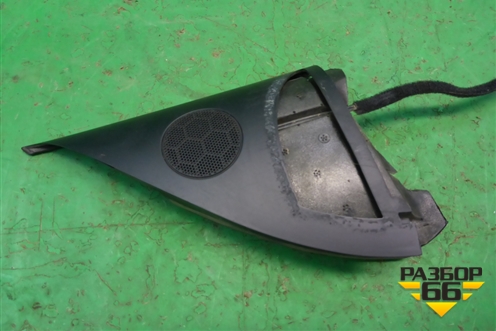 Накладка двери передней правой уголок (7L6837994) для Volkswagen Touareg c 2002-2010г (Туарег)