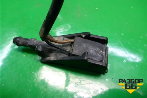 Форсунка омывателя лобового стекла (с подогревом) (6E0955986) для Volkswagen Touareg c 2002-2010г (Туарег)