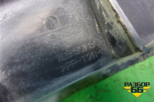 Кронштейн заднего бампера правый (под фонарь) (7L6807862) для Volkswagen Touareg c 2002-2010г (Туарег)