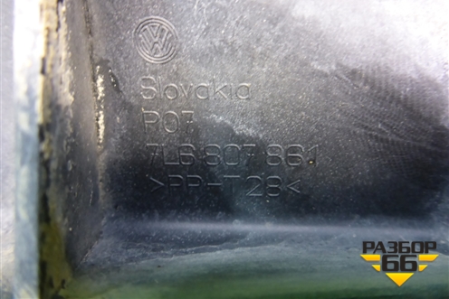 Кронштейн заднего бампера левый (под фонарь) (7L6807861) для Volkswagen Touareg c 2002-2010г (Туарег)