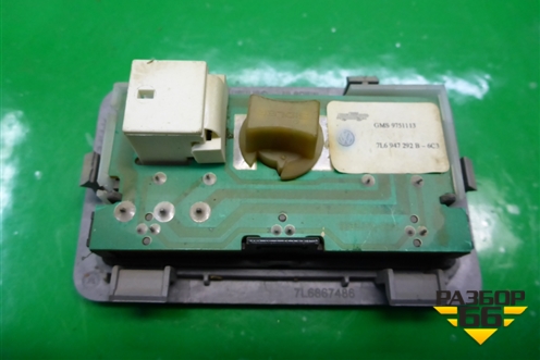 Плафон салонный (7L6947292B) для Volkswagen Touareg c 2002-2010г (Туарег)