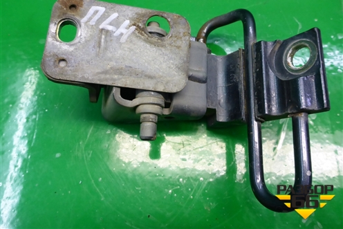 Петля двери передней левой нижняя для Volkswagen Touareg c 2002-2010г (Туарег)