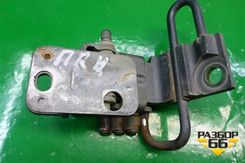 Петля двери передней правой нижняя для Volkswagen Touareg c 2002-2010г (Туарег)