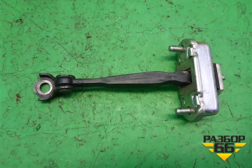 Ограничитель двери задней правой для Nissan Tiida (C11X) с 2004-2013г (Тиида)