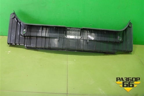 Обшивка багажника на заднюю панель (5838706270) для Toyota Camry V70 с 2017г (Камри)