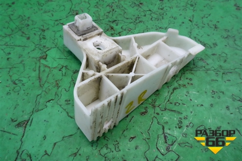 Кронштейн заднего бампера правый (под фонарь) (EG2150321) для Mazda CX 7 с 2006-2012г (СХ7)