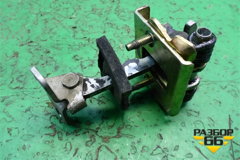 Ограничитель двери передней правой для Peugeot Partner с 2002-2010г (Партнер)