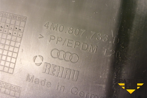 Накладка переднего бампера (4M0807733D) для Audi Q7 c 2015г (Ку 7)