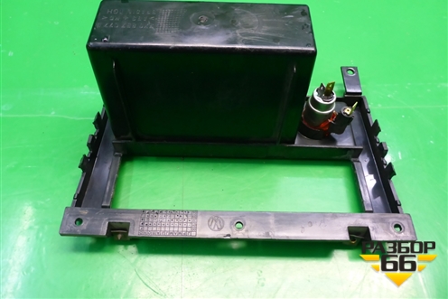 Ящик передней консоли (5X0857077B) для Volkswagen Pointer с 2004г (Поинтер)