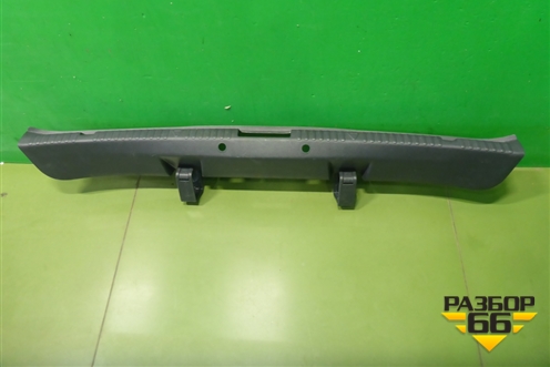 Обшивка багажника на заднюю панель (5JA863485B) для Skoda Rapid с 2013г (Рапид)