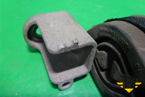 Кронштейн глушителя (4M0253144E) для Audi Q7 c 2015г (Ку 7)