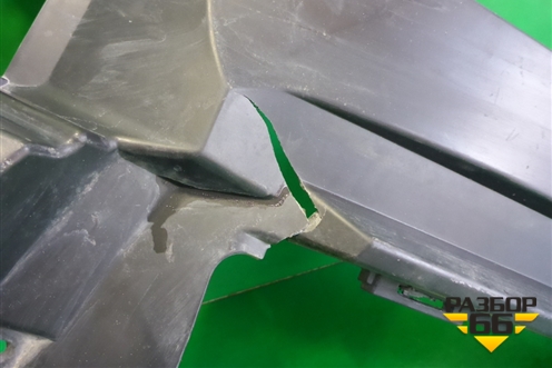 Кронштейн переднего бампера правый (4M0807096F) для Audi Q7 c 2015г (Ку 7)