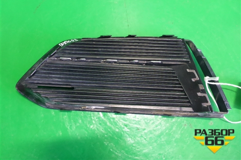 Решетка в передний бампер правая (8W6807682) для Audi A5/S5 с 2016г (А5/С5)