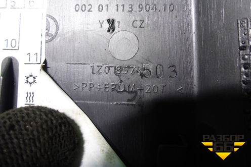 Накладка на торпедо (боковая левая) (1Z0857503) для Skoda Octavia (А5) с 2004-2013г (Октавия)