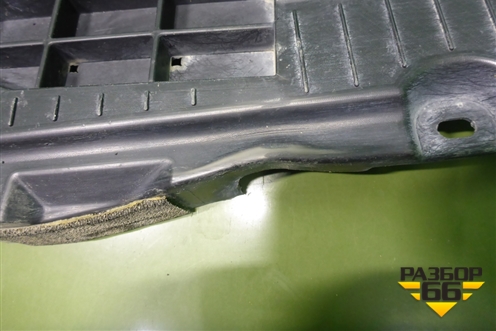 Кронштейн заднего бампера центральный (после 2012г) (5261560081) для Toyota Land Cruiser (200) с 2008г (Ленд Крузер)