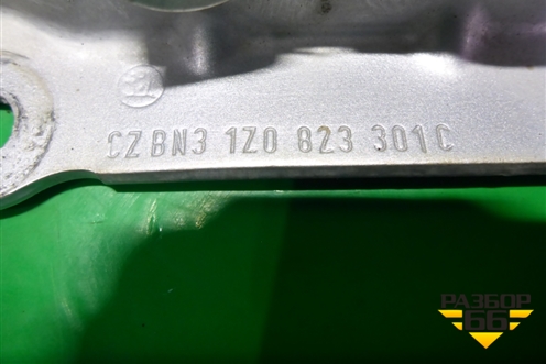 Петля капота левая (1Z0823301C) для Skoda Octavia (А5) с 2004-2013г (Октавия)