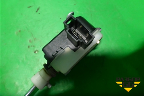 Активатор лючка бензобака (1M0959781A) для Skoda Octavia (А5) с 2004-2013г (Октавия)