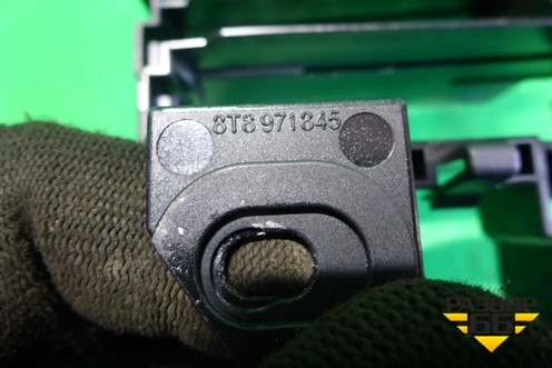 Кронштейн блока предохранителей (8T8971845) для Audi A4 (В8) с 2007-2015г (А4)