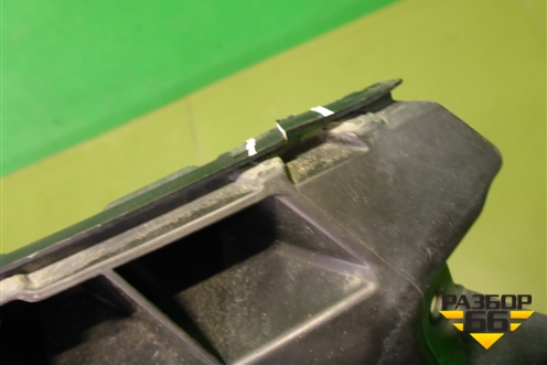 Кронштейн переднего бампера правый (4M0807096G) для Audi Q7 c 2015г (Ку 7)