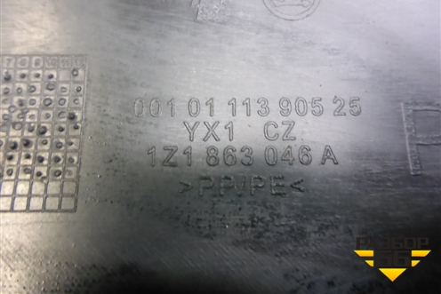 Накладка внутренняя (на консоль правая) (1Z1863046A) для Skoda Octavia (А5) с 2004-2013г (Октавия)