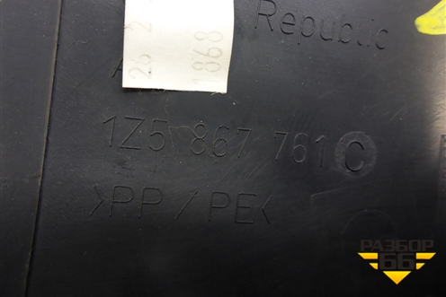 Держатель задней полки левый (1Z5867761C) для Skoda Octavia (А5) с 2004-2013г (Октавия)