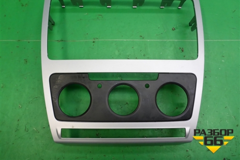 Рамка магнитолы (1Z0858069BD) для Skoda Octavia (А5) с 2004-2013г (Октавия)