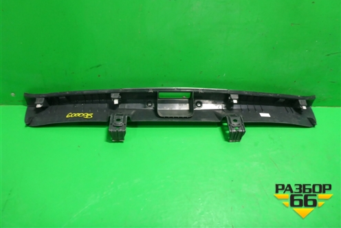 Обшивка багажника на заднюю панель (5JA863485B) для Skoda Rapid с 2013г (Рапид)