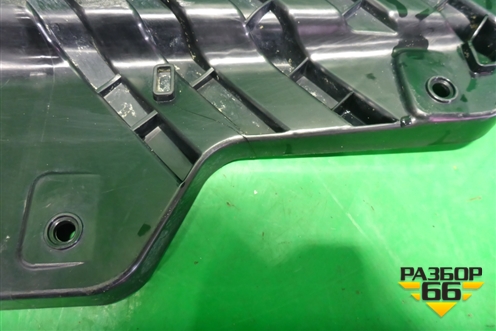 Кронштейн заднего бампера центральный (4M0807329) для Audi Q7 c 2015г (Ку 7)