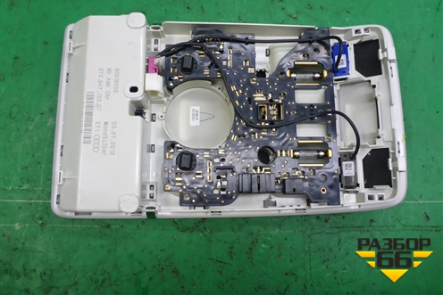 Плафон салонный передний (8T0947135BF) для Audi Q5 c 2008-2017г (Ку 5)