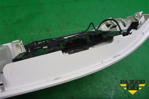 Плафон салонный передний (8T0947135BF) для Audi Q5 c 2008-2017г (Ку 5)