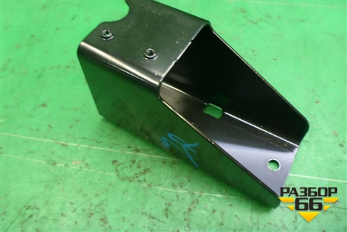 Кронштейн (крепления буксировочной петли правый) (8R0813384) для Audi Q5 c 2008-2017г (Ку 5)