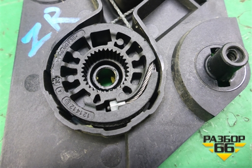 Стеклоподъёмник электрический задний правый (без моторчика) для Skoda Rapid с 2013г (Рапид)