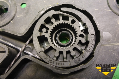 Стеклоподъёмник электрический задний левый (без моторчика) для Skoda Rapid с 2013г (Рапид)