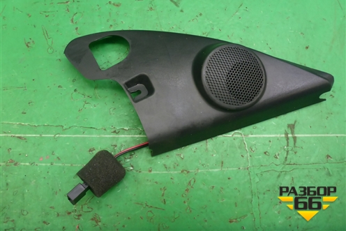 Накладка двери передней правой уголок (5JA837974) для Skoda Rapid с 2013г (Рапид)