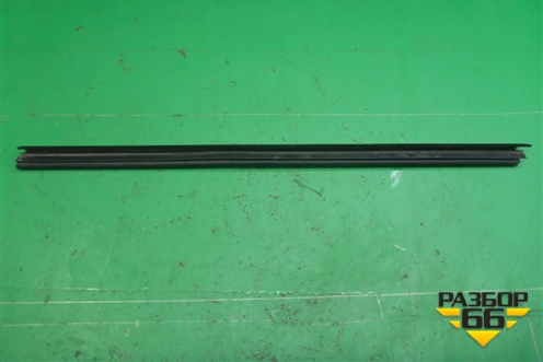 Накладка стекла заднего левого (5JA839479) для Skoda Rapid с 2013г (Рапид)