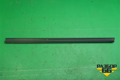 Накладка стекла заднего правого (5JA839479) для Skoda Rapid с 2013г (Рапид)